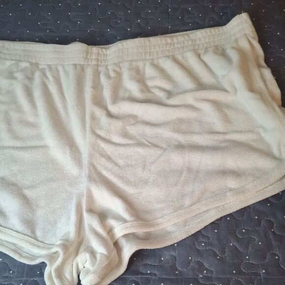 Wild Fable Women's White Shorts size 2X NWT - Picture 1 of 4